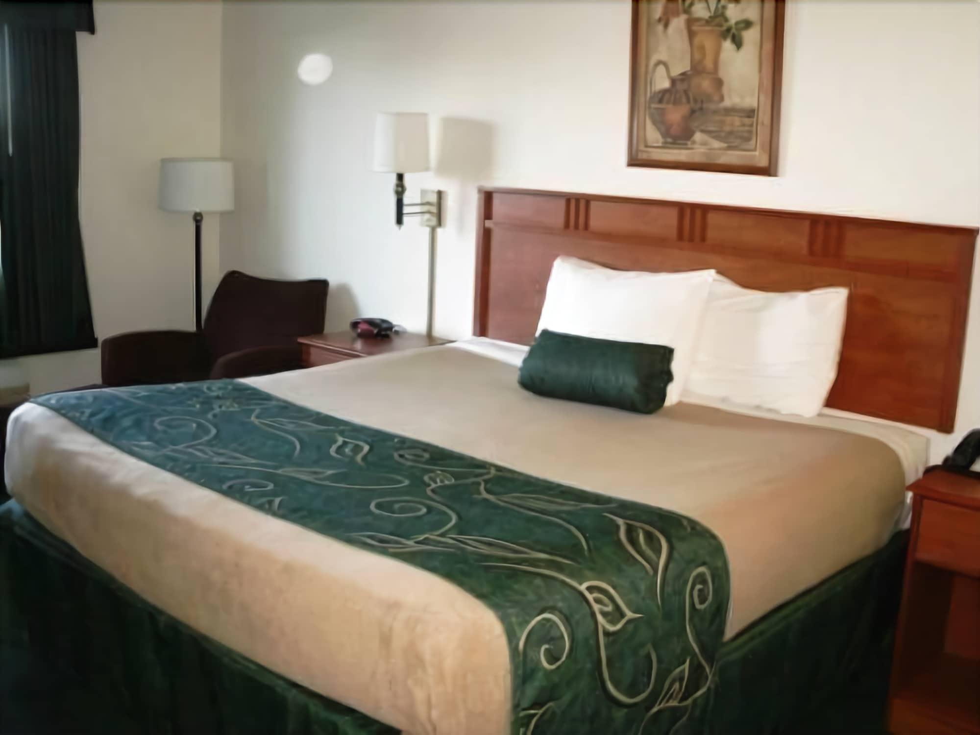 Travelodge By Wyndham Clinton Valley West Court Rum bild