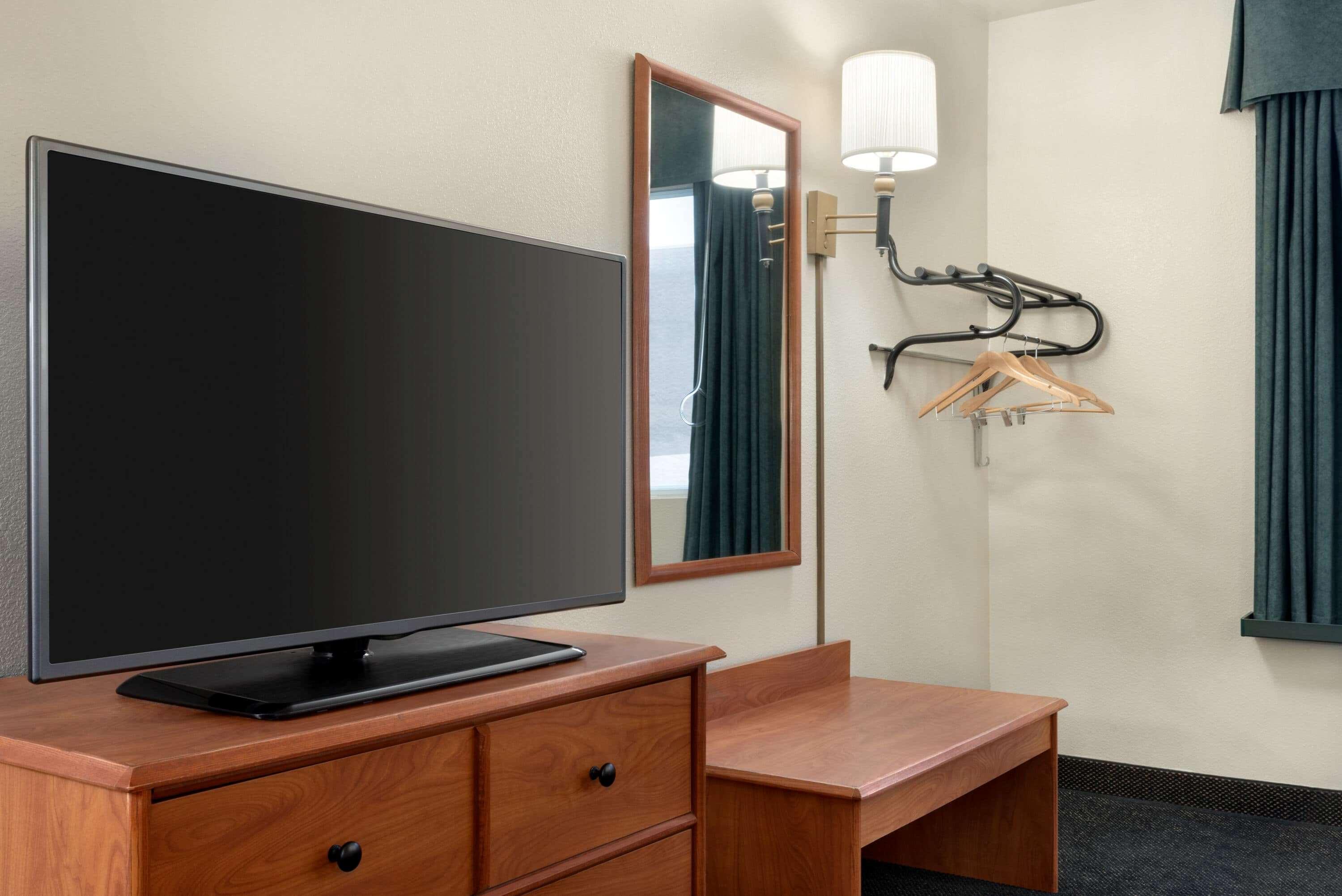 Travelodge By Wyndham Clinton Valley West Court Exteriör bild