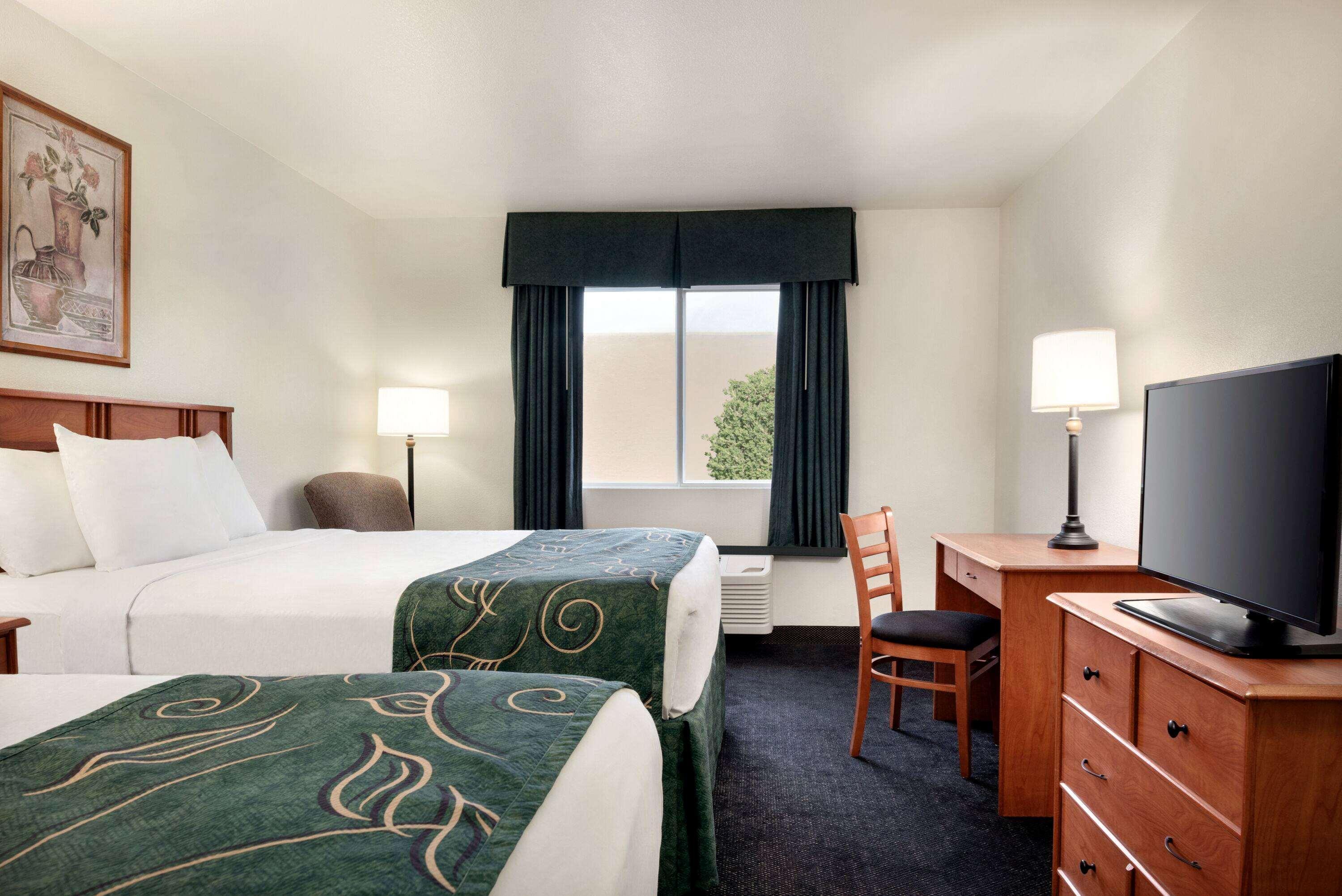 Travelodge By Wyndham Clinton Valley West Court Exteriör bild