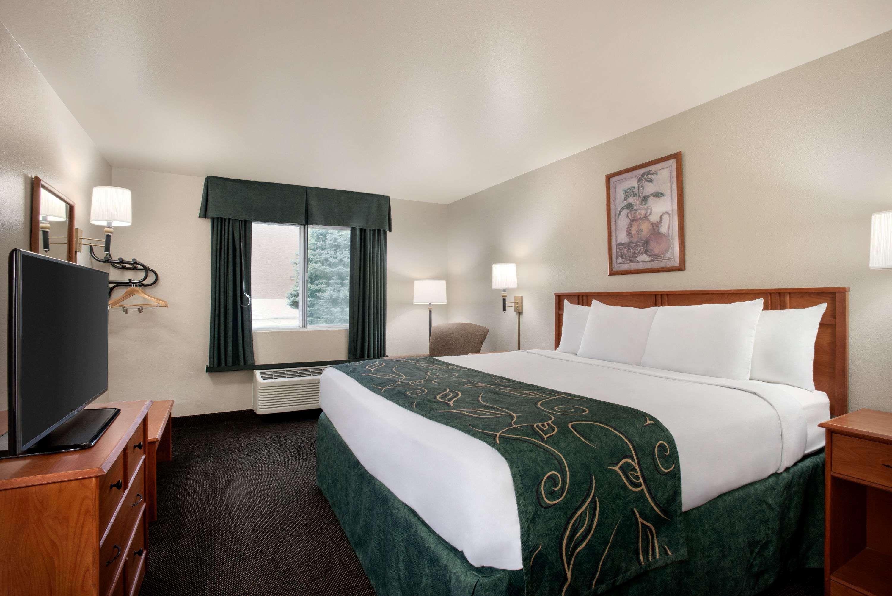Travelodge By Wyndham Clinton Valley West Court Exteriör bild