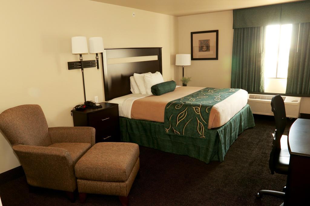 Travelodge By Wyndham Clinton Valley West Court Exteriör bild